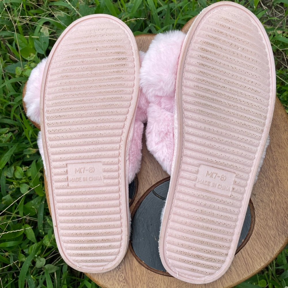 EUC Jessica Simpson pink fuzzy slippers size 7/8 - Picture 10 of 12